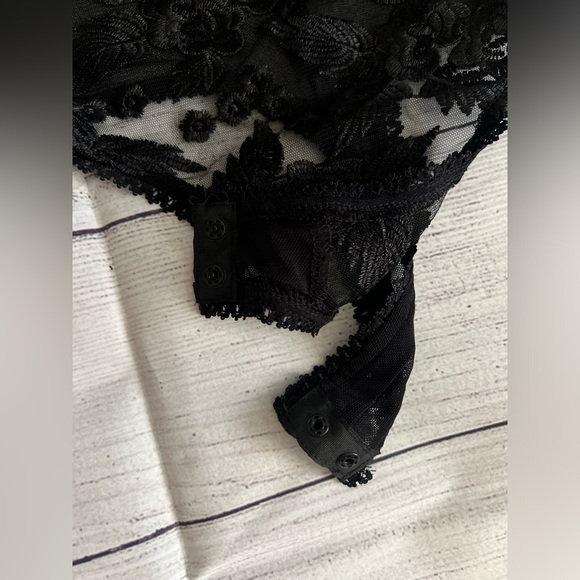 Fashinova Cute🖤Mock Neck Floral Embroidery Bodysuit. NEW without tags! - Picture 8 of 14